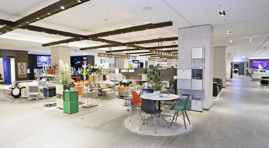 서울 압구정동 갤러리아백화점 명품관 5층에 마련된 가전·가구 매장 전경. 갤러리아백화점 제공